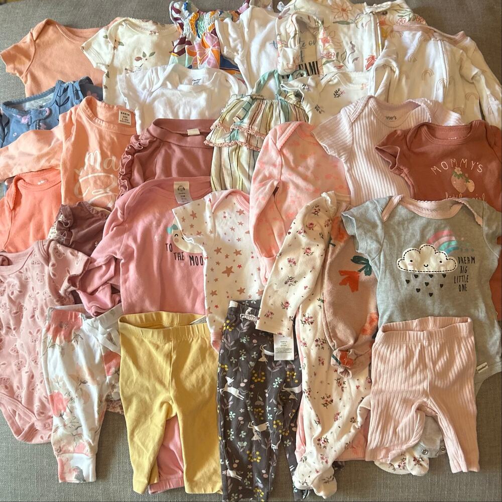 Lot of 25 Baby Girls Clothes NB 0-3mo 3-6m Baby GAP Carters Cloud Island Gerber